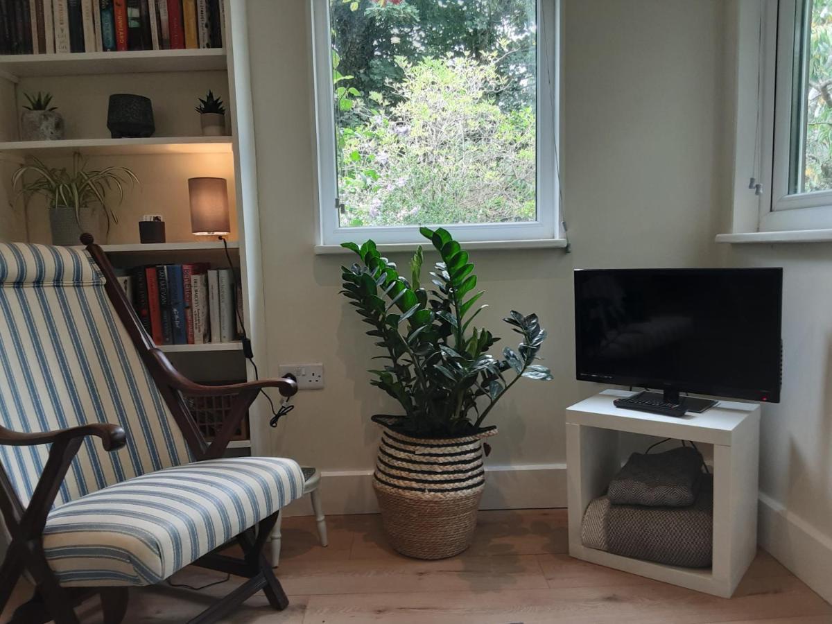 Villa Tranquil Wood Cabin Set In A Beautiful Orchard Penzance Exterior foto